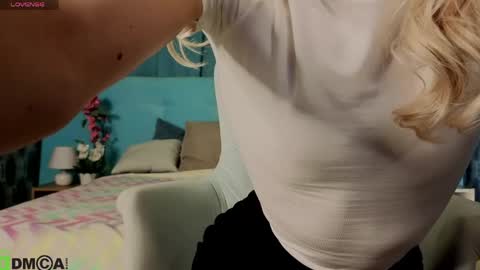 Bella online show from 04-22-26, 12:02