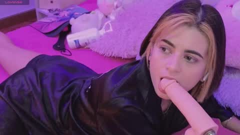 bella_thixx online show from 04-22-26, 02:58