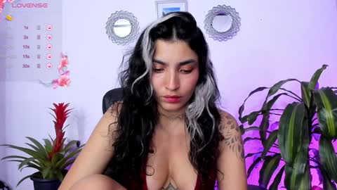 Snapshot of bella_thorne3 chatting on 02-09-25, 02:28 Bella online show from 02-09-25, 02:28