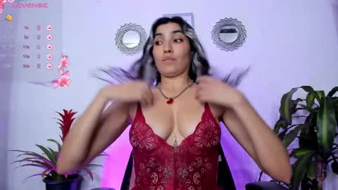 Snapshot of bella_thorne3 chatting on 03-02-25, 03:56 Bella online show from 03-02-25, 03:56