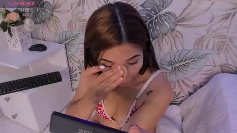 Snapshot of bellaa_becca chatting on 01-28-25, 06:28 Bella Becca online show from 01-28-25, 06:28