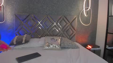 Snapshot of bellaa_swant chatting on 11-22-25, 07:57 Cris online show from 11-22-25, 07:57