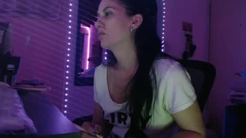 Snapshot of bellabbys8 chatting on 11-14-25, 09:19 bellabbys8 online show from 11-14-25, 09:19