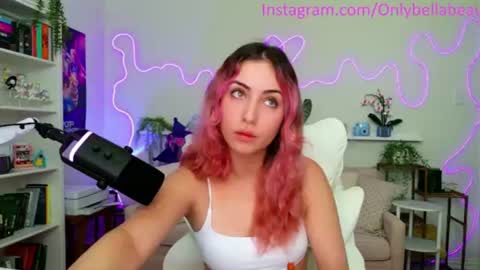 Snapshot of bellabeauu chatting on 06-22-26, 08:28 bella beau online show from 06-22-26, 08:28