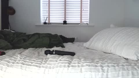 Snapshot of bellablackuk chatting on 12-15-25, 10:52 Bella Black online show from 12-15-25, 10:52