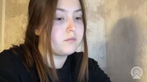 Snapshot of bellahadid8 chatting on 11-28-25, 06:54 Charming Hamster online show from 11-28-25, 06:54