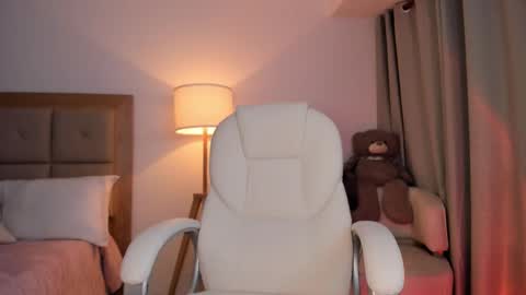 Snapshot of bellamia_ chatting on 10-24-25, 12:52 Bella Mia online show from 10-24-25, 12:52