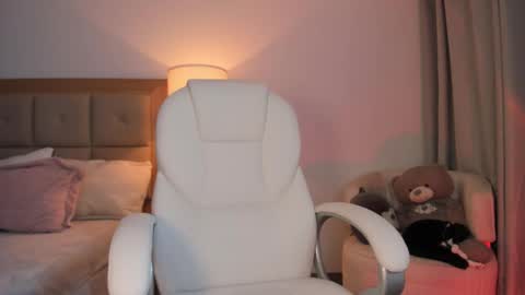 Snapshot of bellamia_ chatting on 11-14-25, 11:46 Bella Mia online show from 11-14-25, 11:46