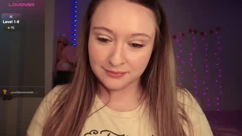 Snapshot of bellamonroee chatting on 10-26-25, 03:01 Bella Monroe online show from 10-26-25, 03:01