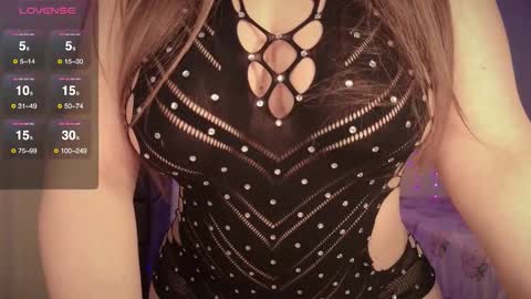 Snapshot of bellamonroee chatting on 12-16-25, 03:11 Bella Monroe online show from 12-16-25, 03:11