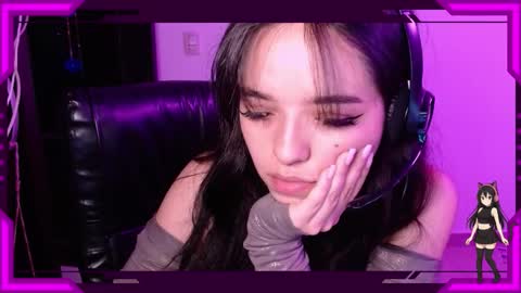 Snapshot of bellamoteluna chatting on 10-25-25, 01:46 Bella Monteluna online show from 10-25-25, 01:46