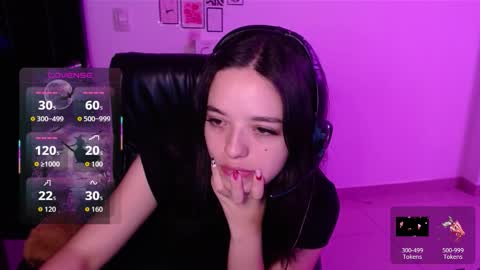 Snapshot of bellamoteluna chatting on 10-29-25, 04:48 Bella Monteluna online show from 10-29-25, 04:48