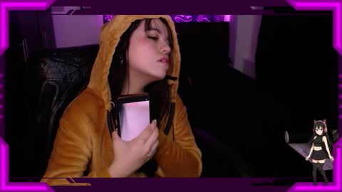 Snapshot of bellamoteluna chatting on 11-25-25, 03:23 Bella Monteluna online show from 11-25-25, 03:23