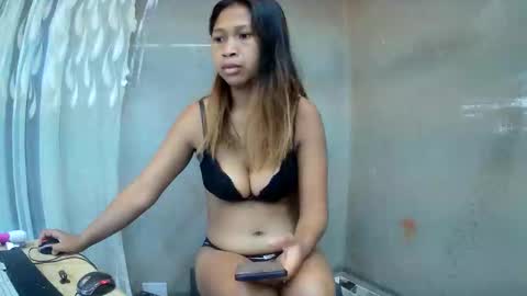 Snapshot of bellaqdesire chatting on 03-22-26, 05:33 Bella online show from 03-22-26, 05:33