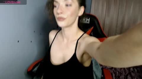 Snapshot of bellaqueen0701 chatting on 12-14-25, 09:19 bellaqueen0701 online show from 12-14-25, 09:19