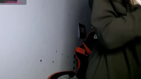 Snapshot of bellaqueen0701 chatting on 12-15-25, 10:58 bellaqueen0701 online show from 12-15-25, 10:58