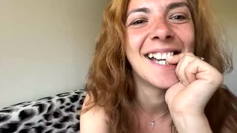 bellaqueen0701 online show from 05-27-26, 09:39