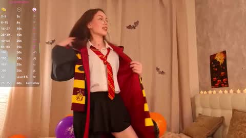 Anna  u can call me Ana de Armas online show from 10-31-25, 05:47