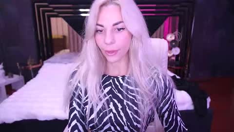 Bella online show from 11-23-25, 09:03