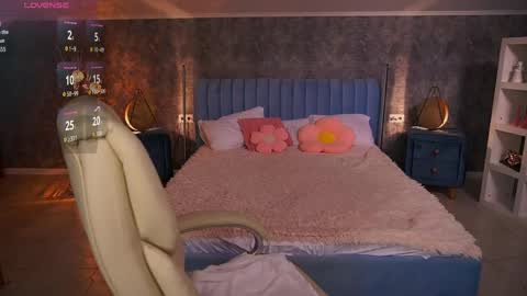 Bella online show from 04-22-26, 01:34