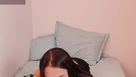Bella online show from 06-18-26, 04:33