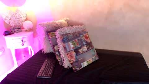 bellarooux online show from 04-07-26, 12:16