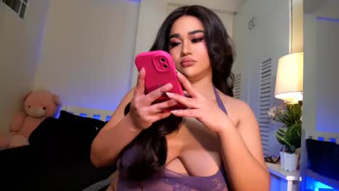 Snapshot of bellaswildcummer chatting on 10-18-25, 10:10 BELLA JONES online show from 10-18-25, 10:10