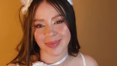 Snapshot of bellawoods_ chatting on 04-19-26, 01:10 laukyubey online show from 04-19-26, 01:10