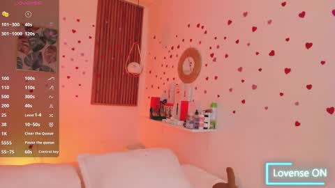 Snapshot of bellawoods_ chatting on 04-30-26, 02:12 laukyubey online show from 04-30-26, 02:12