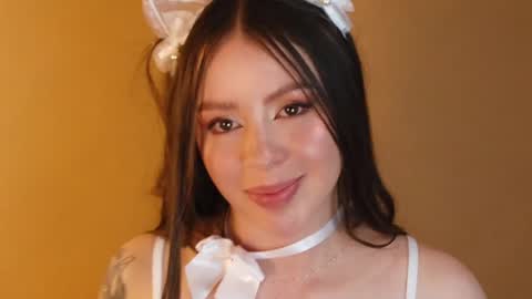 Snapshot of bellawoods_ chatting on 05-11-26, 11:27 laukyubey online show from 05-11-26, 11:27