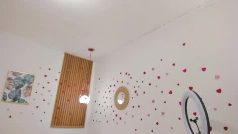 Snapshot of bellawoods_ chatting on 05-15-26, 12:34 laukyubey online show from 05-15-26, 12:34