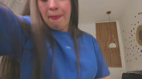 Snapshot of bellawoods_ chatting on 05-18-26, 01:35 laukyubey online show from 05-18-26, 01:35