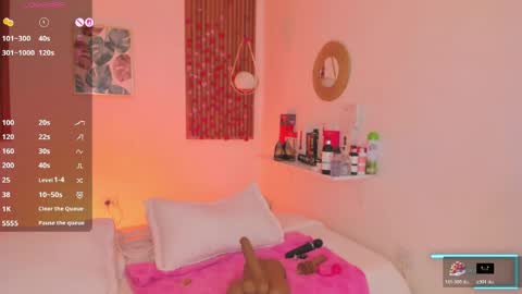 Snapshot of bellawoods_ chatting on 05-21-26, 02:02 laukyubey online show from 05-21-26, 02:02