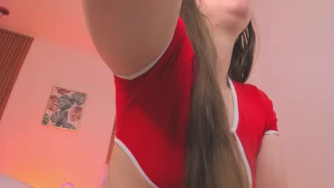 Snapshot of bellawoods_ chatting on 05-25-26, 01:50 laukyubey online show from 05-25-26, 01:50