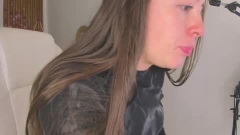 Snapshot of bellawoods_ chatting on 05-29-26, 01:42 laukyubey online show from 05-29-26, 01:42