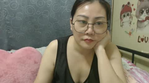 Snapshot of bellbabe chatting on 01-08-25, 09:32 Bella online show from 01-08-25, 09:32