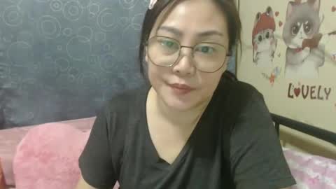 Snapshot of bellbabe chatting on 01-17-25, 01:56 Bella online show from 01-17-25, 01:56