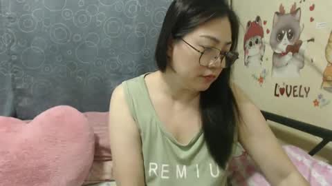 Snapshot of bellbabe chatting on 02-05-25, 04:37 Bella online show from 02-05-25, 04:37