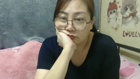 Snapshot of bellbabe chatting on 03-12-25, 12:36 Bella online show from 03-12-25, 12:36