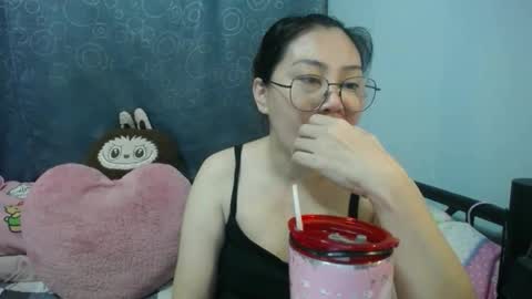 Snapshot of bellbabe chatting on 11-09-25, 10:41 Bella online show from 11-09-25, 10:41