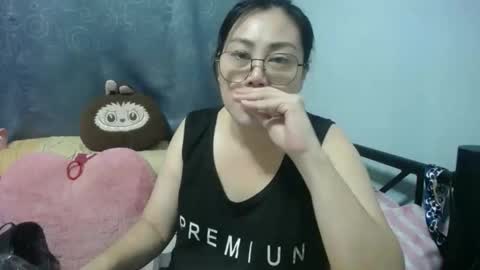 Snapshot of bellbabe chatting on 11-30-25, 06:12 Bella online show from 11-30-25, 06:12