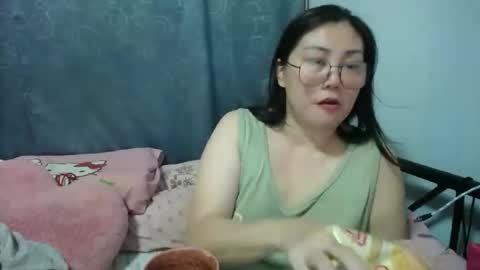 Snapshot of bellbabe chatting on 02-05-26, 06:40 Bella online show from 02-05-26, 06:40