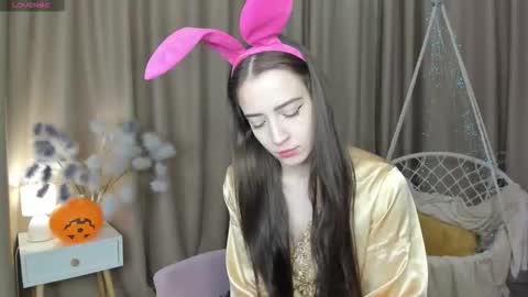 Belle online show from 10-31-25, 04:24