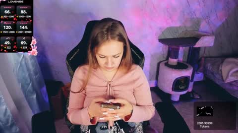 Snapshot of bellezza_ chatting on 12-02-24, 01:35 Your Annabelle Wolf online show from 12-02-24, 01:35