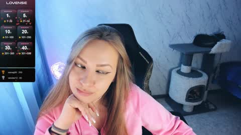 Snapshot of bellezza_ chatting on 12-17-24, 09:17 Your Annabelle Wolf online show from 12-17-24, 09:17
