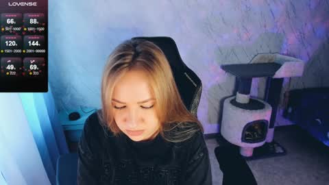 Snapshot of bellezza_ chatting on 12-18-24, 10:40 Your Annabelle Wolf online show from 12-18-24, 10:40