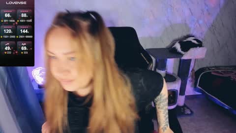 Snapshot of bellezza_ chatting on 12-28-24, 03:48 Your Annabelle Wolf online show from 12-28-24, 03:48