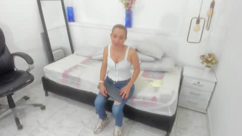 Snapshot of bellota_flak chatting on 12-29-24, 12:23 Bellota Flak online show from 12-29-24, 12:23