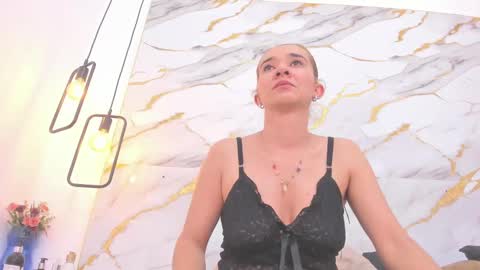 Snapshot of bellota_flak chatting on 01-19-25, 10:39 Bellota Flak online show from 01-19-25, 10:39