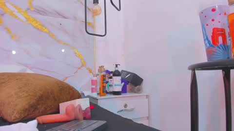 Snapshot of bellota_flak chatting on 02-28-25, 04:32 Bellota Flak online show from 02-28-25, 04:32